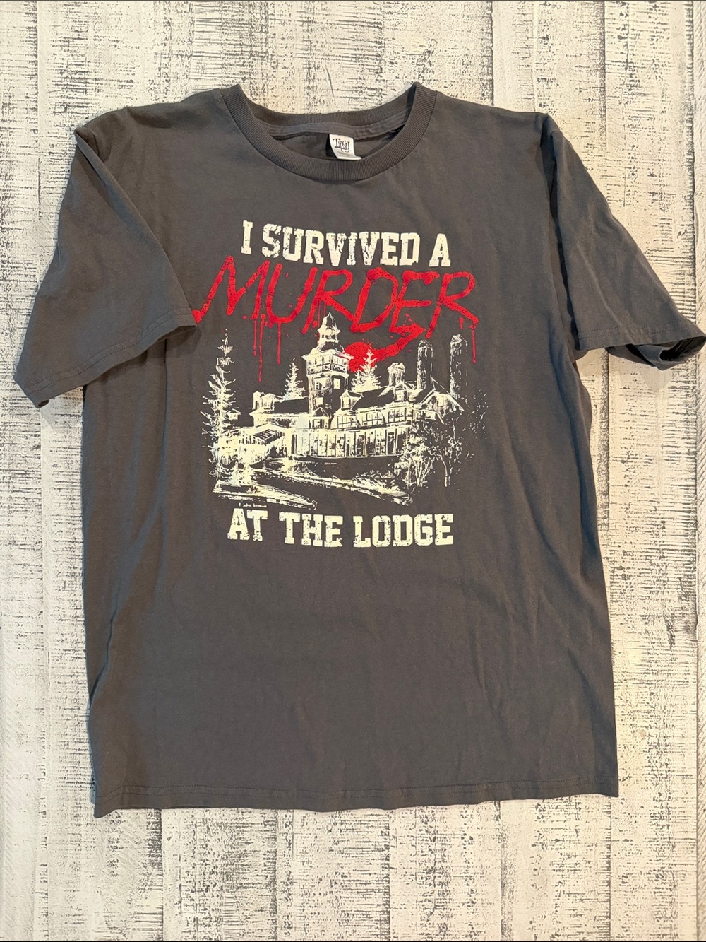 Gray 'I Survived a Murder at the Lodge' Graphic Tee—Unisex